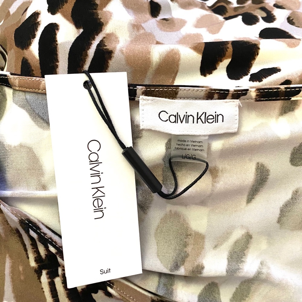 Calvin Klein Animal print Blouse. 🐆🐆 - Picture 3 of 5
